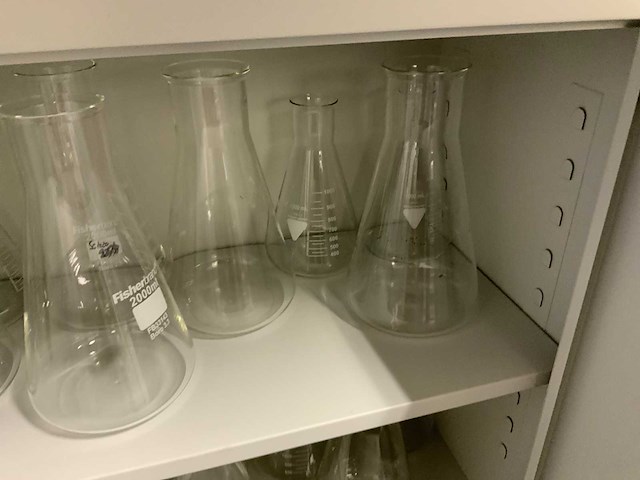 Burg kast inclusief voorraad laboratorium benodigdheden - afbeelding 5 van  7