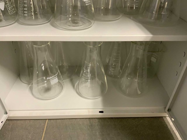 Burg kast inclusief voorraad laboratorium benodigdheden - afbeelding 6 van  7