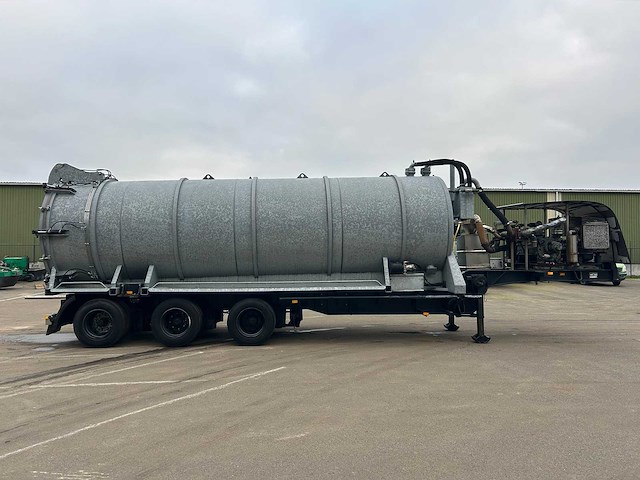 Burg – opbouw tanktrailer - 26.500 liter met hydraulische achterwand - afbeelding 1 van  72