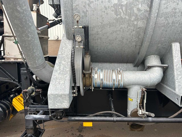 Burg – opbouw tanktrailer - 26.500 liter met hydraulische achterwand - afbeelding 24 van  72
