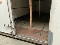 Burgers vrachtwagen geïsoleerde laadbak - afbeelding 2 van  5