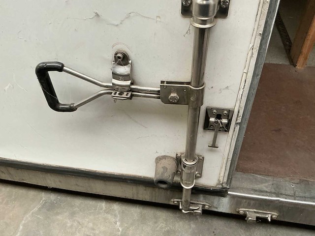 Burgers vrachtwagen geïsoleerde laadbak - afbeelding 4 van  5