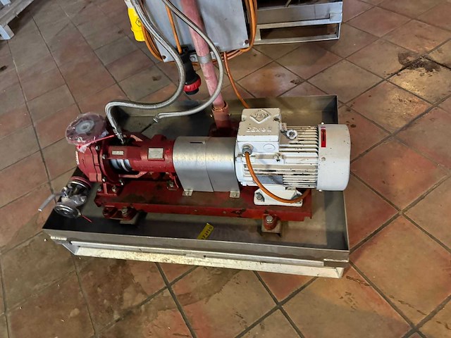 Burgmann - ts1016/a007 - mobile pump with drip tray - 2002 - afbeelding 1 van  7