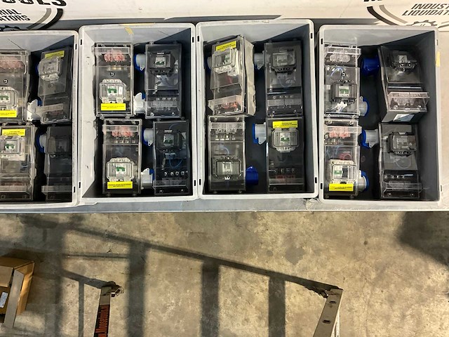 Busbar tap-off units (16) - afbeelding 1 van  5