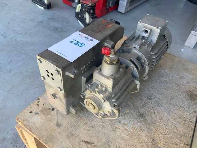 Busch 018112 vacuümpomp - afbeelding 1 van  3