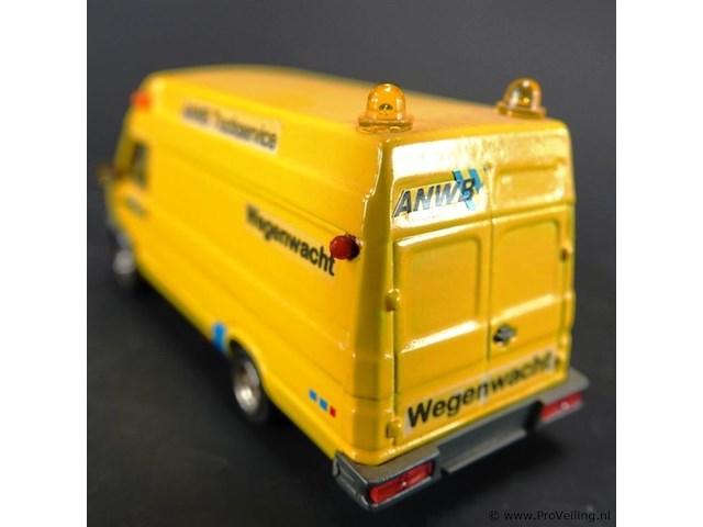 Busch 47910 miveco daily bestelbus in de anwb wegenwacht uitvoering. - afbeelding 3 van  7