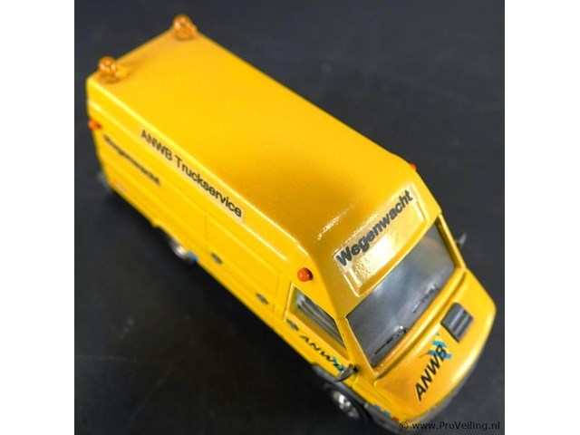 Busch 47910 miveco daily bestelbus in de anwb wegenwacht uitvoering. - afbeelding 6 van  7