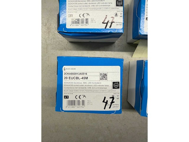 Busch-jaeger - 20 eucbl-45m - contactdoos met randaarde, vab, led-controlelampje, mat zwart (8x) - afbeelding 3 van  3
