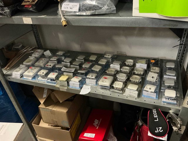 Busch-jaeger schakelaar / stekker divers (43x) - afbeelding 1 van  4