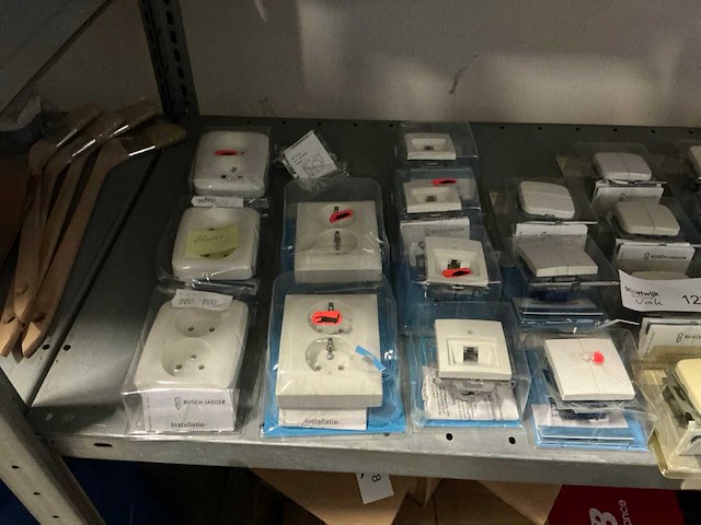 Busch-jaeger schakelaar / stekker divers (43x) - afbeelding 4 van  4