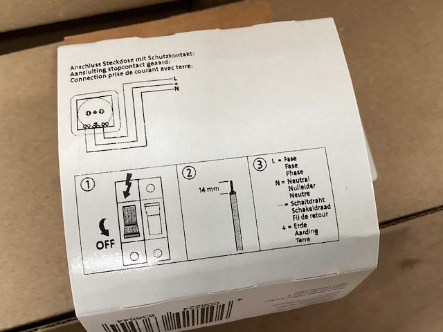 Busch jaeger wandcontactdoos met usb lader (35x) - afbeelding 2 van  3