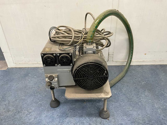 Busch vacuum solutions oliegesmeerde schottenvacuumpomp vacuümpomp - afbeelding 2 van  6