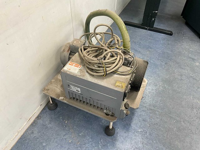 Busch vacuum solutions oliegesmeerde schottenvacuumpomp vacuümpomp - afbeelding 3 van  6