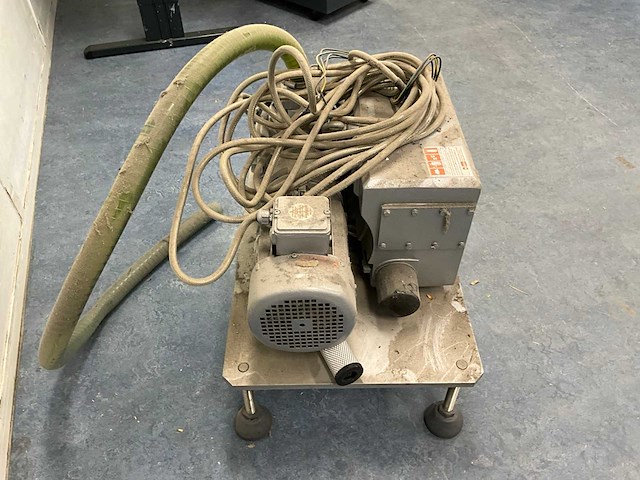 Busch vacuum solutions oliegesmeerde schottenvacuumpomp vacuümpomp - afbeelding 6 van  6