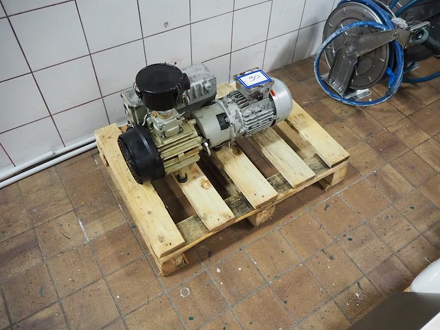 Busch - afbeelding 2 van  5