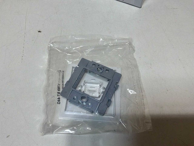 Busch&jaeger partij bedieningswip + lens symbool (122x) - afbeelding 3 van  5