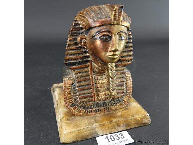 Buste van de egyptische farao toetanchamon - afbeelding 1 van  5