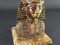 Buste van de egyptische farao toetanchamon - afbeelding 1 van  5