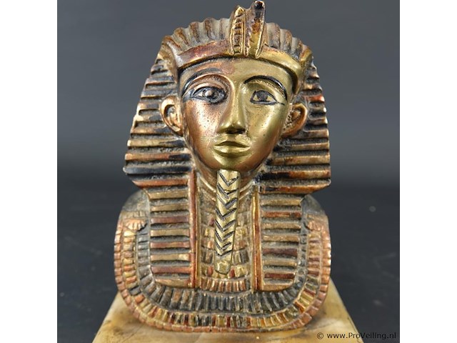 Buste van de egyptische farao toetanchamon - afbeelding 4 van  5