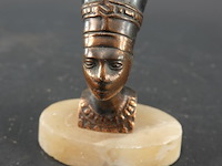 Buste van de egyptische koningin nefertiti