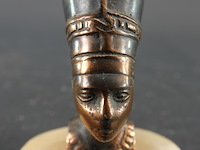 Buste van de egyptische koningin nefertiti - afbeelding 2 van  5