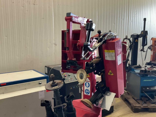 Butler 1050 banden de-en montageapparaat - afbeelding 3 van  8