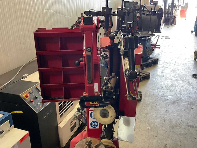 Butler 1050 banden de-en montageapparaat - afbeelding 5 van  8