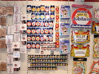 Buttons en photo booth props op wandschap in diverse maten en uitvoeringen. - afbeelding 1 van  2