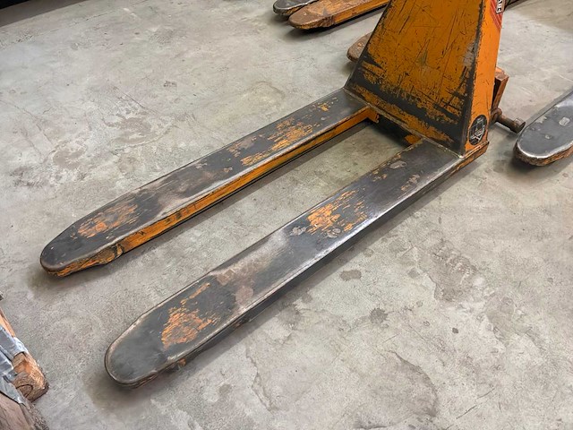 Bv - 1993 - 116 - hand hydraulische hoogheffer - afbeelding 2 van  8
