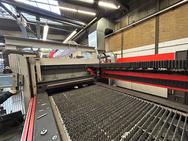 Bystronic - 2009 - bystar 3015 + bytrans 3015 - lasersnijmachine + laad- en ontlaadinrichting - afbeelding 13 van  63