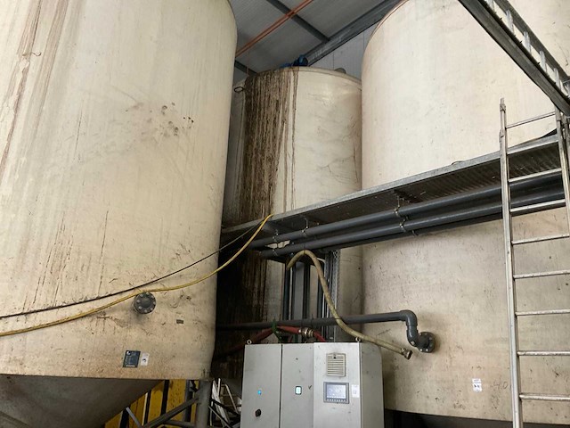 (c) 2012 m.i.p. verticale opslagtank - afbeelding 1 van  4