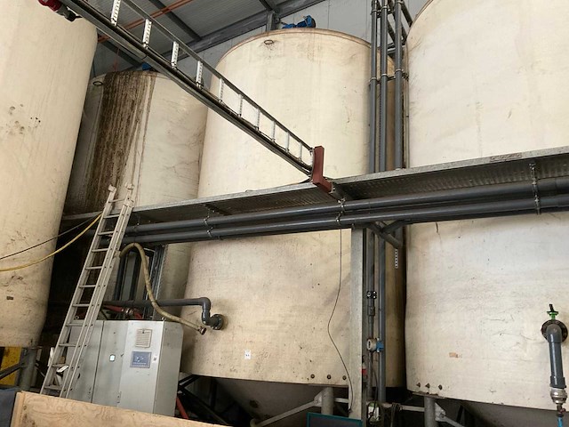 (c) 2012 m.i.p. verticale opslagtank - afbeelding 1 van  5
