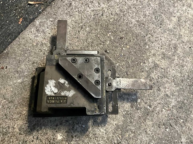 C-frame persmachine - afbeelding 16 van  17