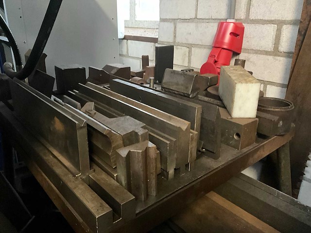 C-frame persmachine - afbeelding 9 van  17