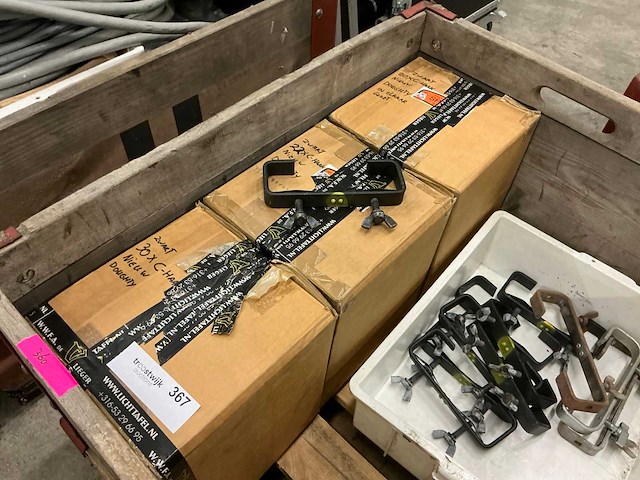 C-haken en floorstands - afbeelding 3 van  6