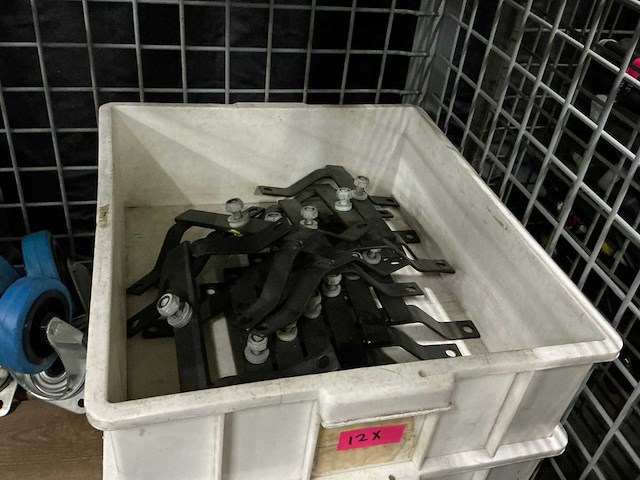 C-haken, zwenkwielen en bevestigingsmaterialen - afbeelding 6 van  8