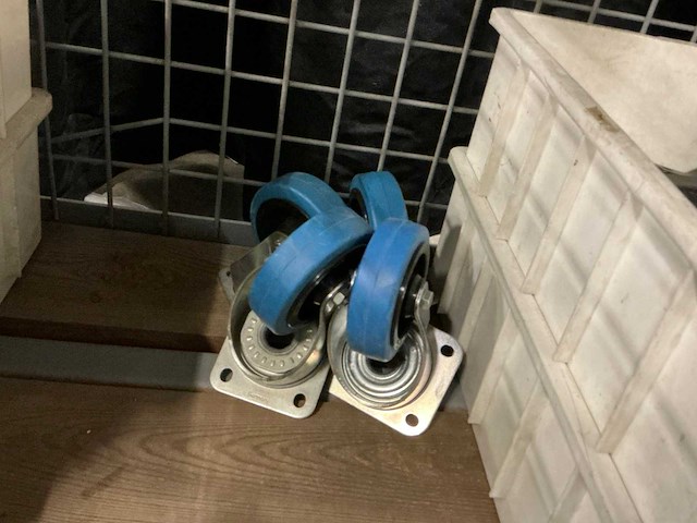C-haken, zwenkwielen en bevestigingsmaterialen - afbeelding 8 van  8