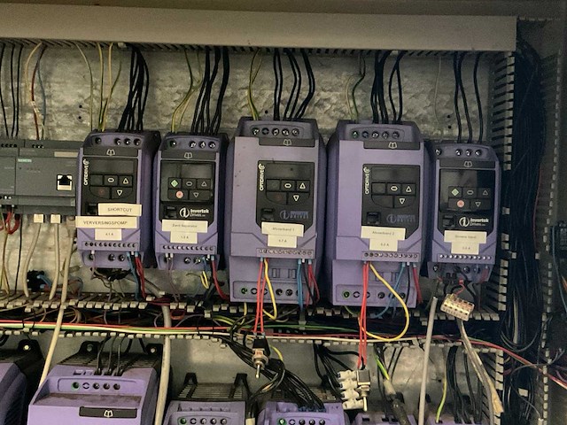 (c) invertek optidrive centrale frequentie regelkast - afbeelding 3 van  4