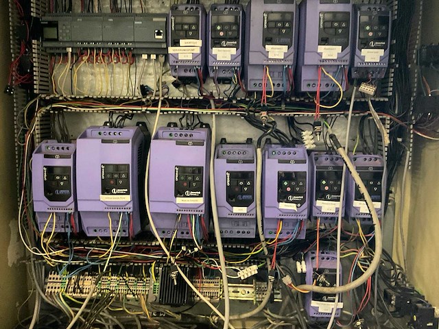 (c) invertek optidrive centrale frequentie regelkast - afbeelding 4 van  4