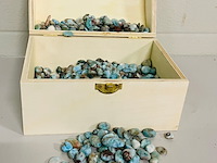 Ca. 1 kilo larimar trommelsteen - afbeelding 1 van  4