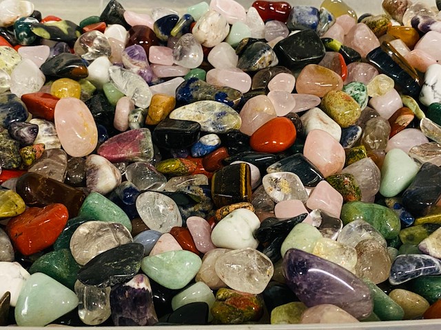Ca. 10 kilo trommelstenen mix luxe - afbeelding 3 van  4
