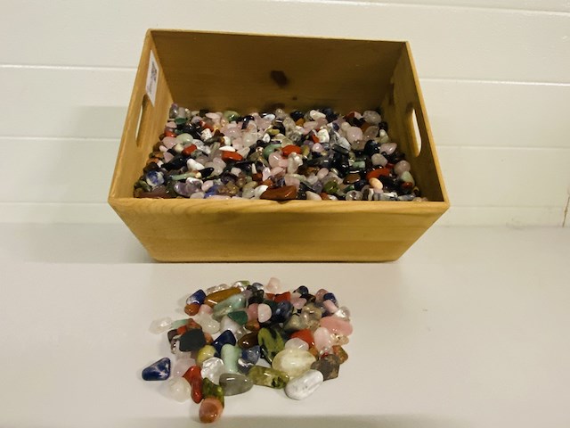 Ca. 10 kilogram trommelstenen luxe mix - afbeelding 1 van  4