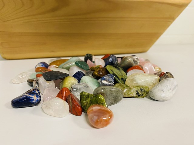 Ca. 10 kilogram trommelstenen luxe mix - afbeelding 2 van  4