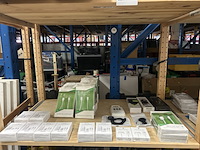 Ca. 100 partij diverse telefoon/horloge accessoires w.o. spigen, mobiparts - afbeelding 3 van  10