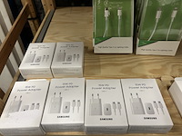 Ca. 100 partij diverse telefoon/horloge accessoires w.o. spigen, mobiparts - afbeelding 4 van  10