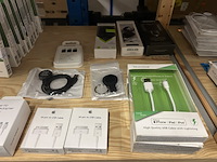 Ca. 100 partij diverse telefoon/horloge accessoires w.o. spigen, mobiparts - afbeelding 7 van  10