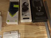 Ca. 100 partij diverse telefoon/horloge accessoires w.o. spigen, mobiparts - afbeelding 8 van  10