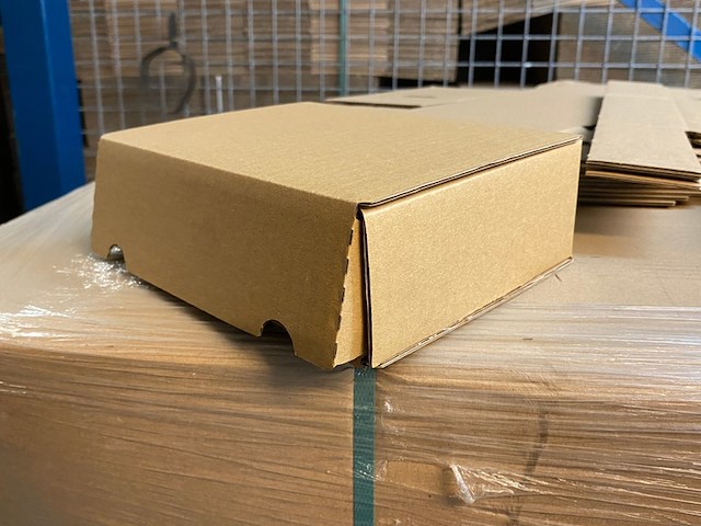 Ca. 1000x stansdozen 168x139x56mm, bruin - afbeelding 3 van  4