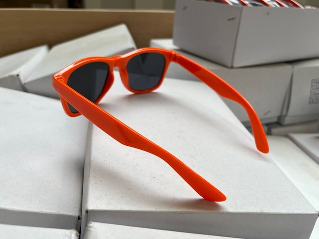 Ca. 1000x zonnebril wayfarer model oranje - afbeelding 3 van  4