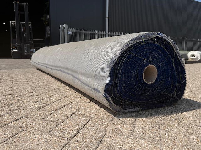 Ca. 100m2 kunstgras, 24 mm hoog, blauw - afbeelding 2 van  3